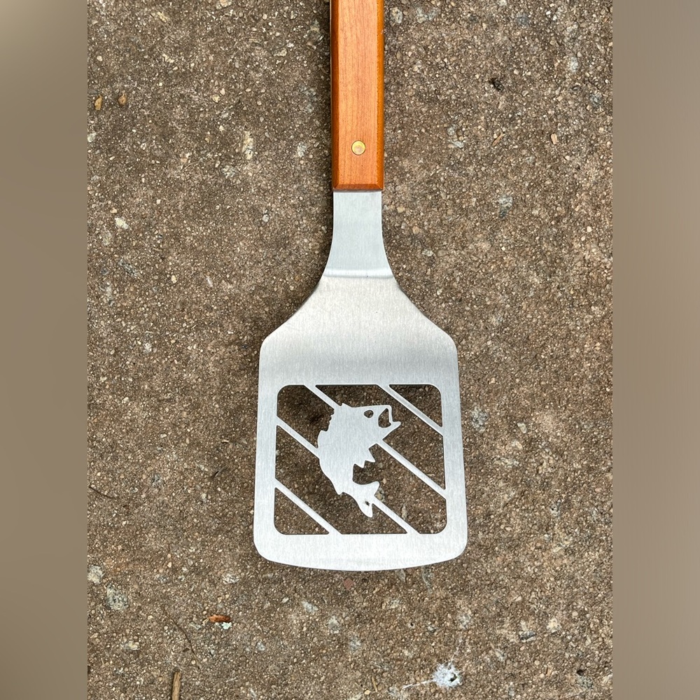 Stainless Steel Fish Spatula with Wooden Handle. NWOT